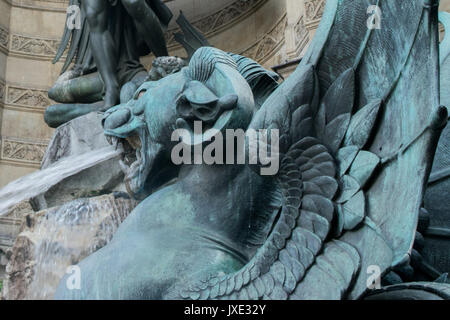 Geflügelten Löwen, Fontaine Saint-Michel, Paris, Frankreich. Beliebte Sehenswürdigkeiten Stockfoto