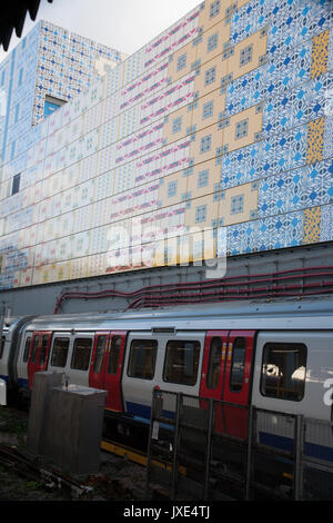 Großbritannien, England, London, KENNINGTON U-Bahn-Station, die U-Bahn. Stockfoto