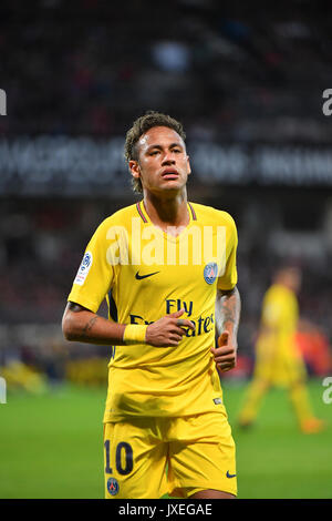 Paris Saint-Germain des Brasilianischen vorwärts Neymar läuft während der Französischen L1 Fußballspiel Paris Saint-Germain (PSG) vs En Avant Guingamp (EAG) an der Roudourou Stadion in Guingamp am 13. August 2017. Stockfoto