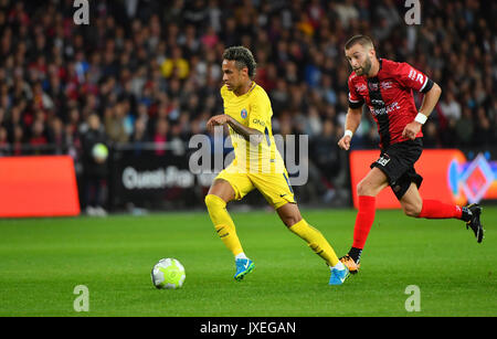 Paris Saint-Germain des Brasilianischen vorwärts Neymar läuft während der Französischen L1 Fußballspiel Paris Saint-Germain (PSG) vs En Avant Guingamp (EAG) an der Roudourou Stadion in Guingamp am 13. August 2017. Stockfoto