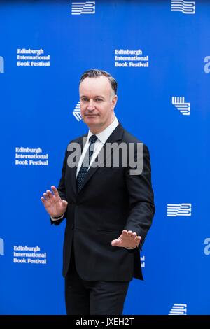 Edinburgh, Großbritannien. 16 Aug, 2017. Andrew O'Hagan erscheinen an der Edinburgh International Book Festival Andrew O'Hagan, FRSL ist ein schottischer Schriftsteller und non-fiction Autor. Er ist auch ein Editor für Esquire, London Bericht der Bücher und Kritiker für T: The New York Times Style Magazine. Credit: Rich Dyson/Alamy leben Nachrichten Stockfoto