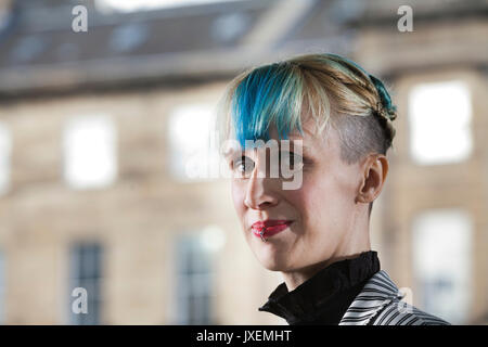 Edinburgh, Großbritannien. 16 Aug, 2017. Je Dundas, der schottische Autor, beim Edinburgh International Book Festival erscheinen. Credit: GARY DOAK/Alamy leben Nachrichten Stockfoto