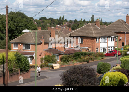 Ende der fünfziger Jahre ninteen Häuser auf einer Straße in Solihull, einem Vorort von Birmingham, die zweitgrößte Stadt in Großbritannien. Stockfoto