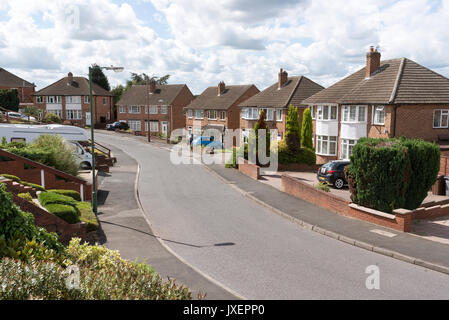 Ende der fünfziger Jahre ninteen Häuser auf einer Straße in Solihull, einem Vorort von Birmingham, die zweitgrößte Stadt in Großbritannien. Stockfoto