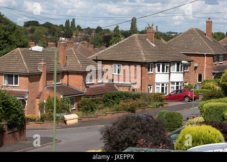 Ende der fünfziger Jahre ninteen Häuser auf einer Straße in Solihull, einem Vorort von Birmingham, die zweitgrößte Stadt in Großbritannien. Stockfoto