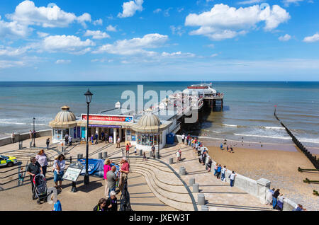Cromer Pier. Strand und Pier in Cromer, Norfolk, England, UK Stockfoto
