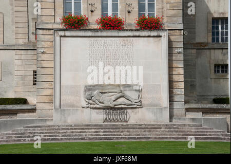 Denkmal für die Kriegstoten und Opfer der Konzentrationslager, rue Larcher, Bayeux, Frankreich Stockfoto