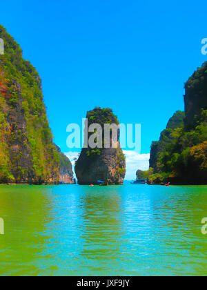 Motorboote auf Ozean der Phang Nga Nationalpark in Thailand Stockfoto