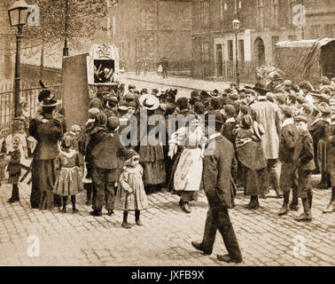 C1900-Straße Unterhaltung in England - Kasperltheater Stockfoto