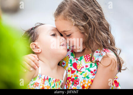 Liebe zwischen zwei Schwestern Stockfoto