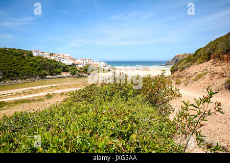 Rota Costa Vicentina Wanderweg zum Strand Praia de Odeceixe, Algarve Portugal Stockfoto