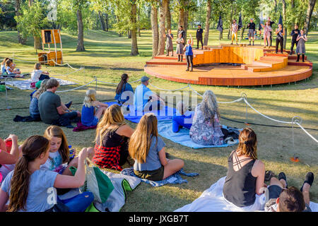 Shakespeare durch den Bogen, Princes Island Park, Calgary, Alberta, Kanada Stockfoto