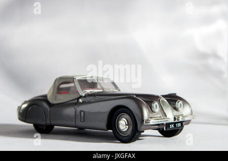 Vintage Modell Jaguar XK 120 Auto in Einstellung Studio Stockfoto