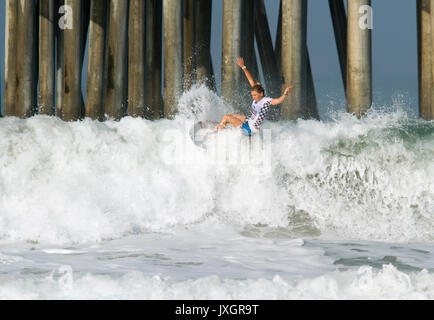 Pro weiblichen surfer Coco Ho fertigen gleich den dritten Platz in der 2017 VANS US Open Surfen Stockfoto