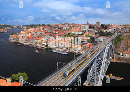 Porto Skyline, Dom Luis I Brücke und den Fluss Douro in Portugal Stockfoto