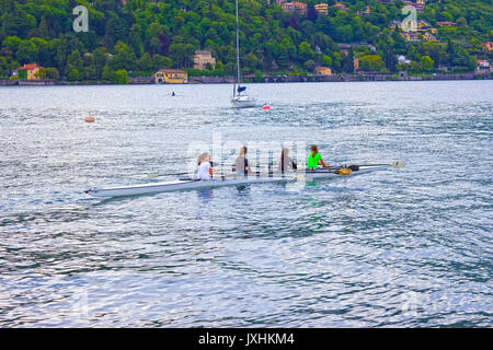 Como, Italien - 03.Mai 2017: Gruppe von Menschen Kanu Freizeit Stockfoto