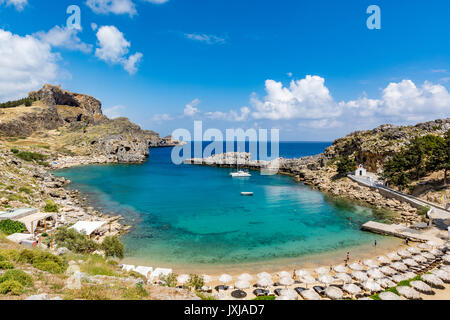 St. Paul's Bay und Agios Pavlos Beach in der Nähe von Lindos an einem schönen Tag, Insel Rhodos, Griechenland Stockfoto