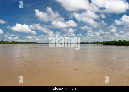 Peru, peruanischen Amazonas Landschaft. Das Foto vorhanden Amazon river Stockfoto