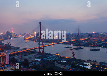 Yangpu Bridge und städtischen Architektur in Shanghai Stockfoto