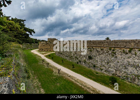 Erstaunlich Mauern einer mittelalterlichen Stadt Rhodos, die Insel Rhodos, Griechenland Stockfoto