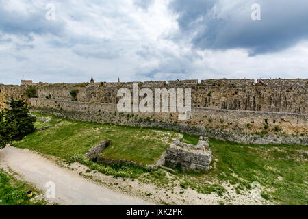 Erstaunlich Mauern einer mittelalterlichen Stadt Rhodos, die Insel Rhodos, Griechenland Stockfoto