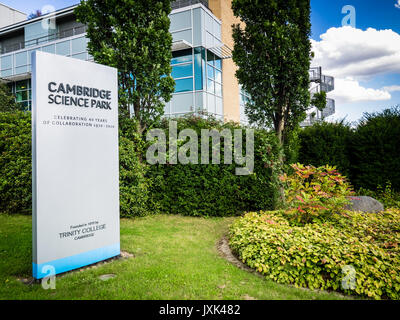 Cambridge Science Park - Schilder am Eingang zum Cambridge Science Park im Norden von Cambridge Großbritannien Stockfoto