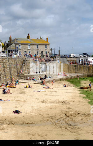Rund um das Dorf Mousehole in der Nähe von Penzance West Cornwall England Großbritannien Stockfoto