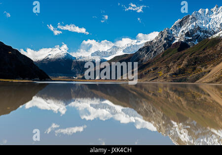 Laigu Gletscher Landschaft in Tibet Stockfoto