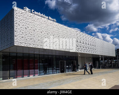 Cambridge North Train Station - Eröffnet 2017 in Norden Cambridge und der Science Park. Design auf Conways Spiel des Lebens. Architekten Atkins. Stockfoto