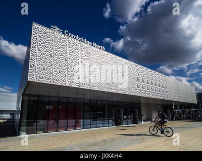 Cambridge North Train Station - Eröffnet 2017 in Norden Cambridge und der Science Park. Design auf Conways Spiel des Lebens. Architekten Atkins. Stockfoto