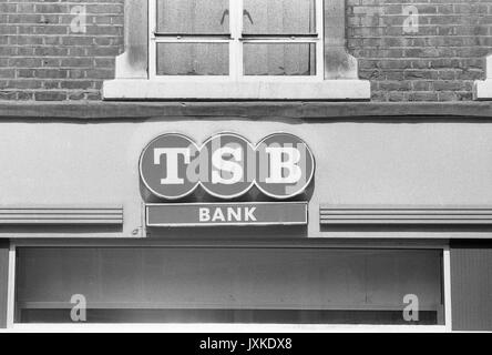 Äußere signage auf einem Zweig des Trustee Savings Bank (TSB) in London, England am 5. August 1989. Die Bank wurde später durch die Lloyds Banking Group übernommen. Stockfoto