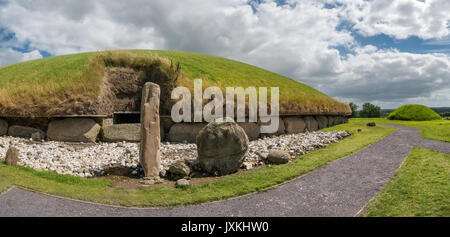 Knowth neolithischen Damm Western Passage Tomb in Irland Stockfoto