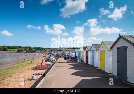 Strandhütten und Strand in Broadsands Beach, Paignton, Devon, Großbritannien Stockfoto