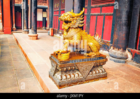 Drachen Statue auf dem Kloster Gebiet. China. Stockfoto