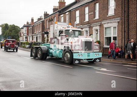 Vintage American Mack Truck Zugmaschine Stockfoto