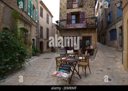 Callian, mittelalterliches Dorf auf den Hügeln zwischen Montauroux und Fayence, Region Provence-Alpes-Côte d'Azur im Südosten von Frankreich, Europa gehockt Stockfoto