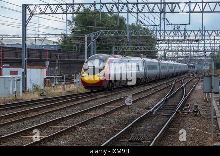 Virgin Rail Pendolino Einheit in Crewe Bahnhof Stockfoto