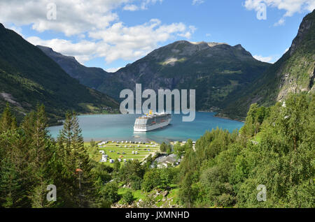 Costa Schiff in Geiranger Fjord, Norwegen Stockfoto