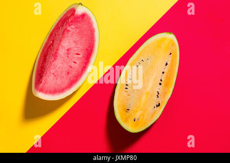 Wassermelone auf gelbem Hintergrund Stockfoto