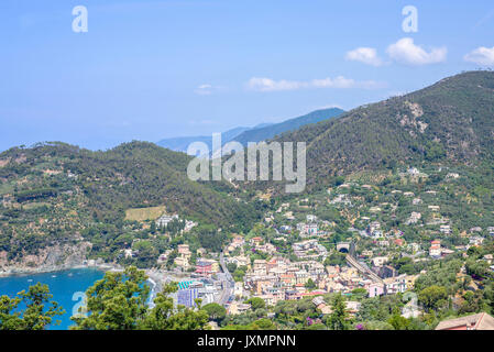 Schönen Tageslicht ansehen in Bonassola, das Meer und die Berge in Italien. Cinque Terre Schönheiten Stockfoto