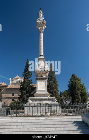 Granada, Spanien - 16. Februar 2013: Denkmal für den Triumph der Jungfrau in den Gärten von Triumph, Granada, Spanien Stockfoto