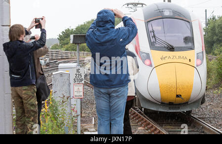 Von Virgin state-of-the-art Azuma Bahn macht seine erste Reise nach Schottland als Teil eines Tests ausführen: Ab 12.45 Uhr (volle Timings und loc Stockfoto