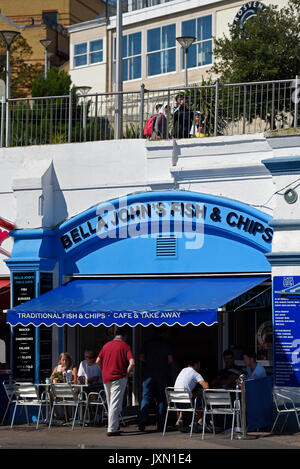 Bella John's Fish & Chips Café und Take Away unter den Pier Bogens in Southend auf Sea Essex UK Stockfoto