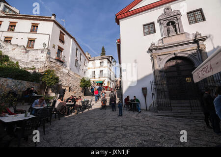 Kirche von St, Gregorio im unteren Teil der Straße von San Juan der Könige auf die alte arabische Viertel Albaicin, Granada, Spanien Stockfoto