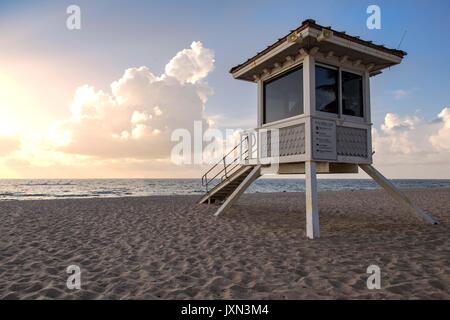 Life Guard Stand auf einem Strand in Ft. Lauderdale, FL. Stockfoto