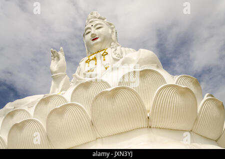 Wat Huai Pla Kung 9 Stufe Tempel, gigantischen chinesischen Stil Buddha Statue, Chiang Rai Thailand Stockfoto