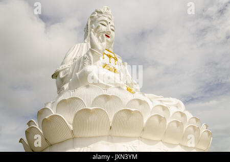 Wat Huai Pla Kung 9 Stufe Tempel, gigantischen chinesischen Stil Buddha Statue, Chiang Rai Thailand Stockfoto