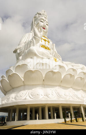 Wat Huai Pla Kung 9 Stufe Tempel, gigantischen chinesischen Stil Buddha Statue, Chiang Rai Thailand Stockfoto