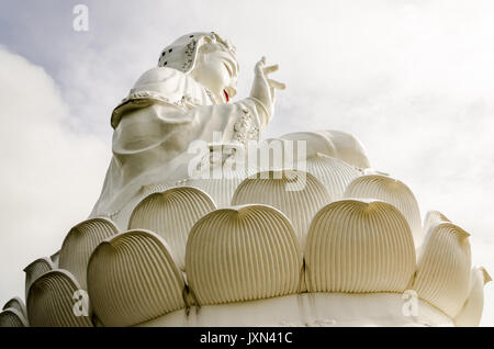 Wat Huai Pla Kung 9 Stufe Tempel, gigantischen chinesischen Stil Buddha Statue, Chiang Rai Thailand Stockfoto