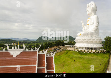 Wat Huai Pla Kung 9 Stufe Tempel, gigantischen chinesischen Stil Buddha Statue, Chiang Rai Thailand Stockfoto